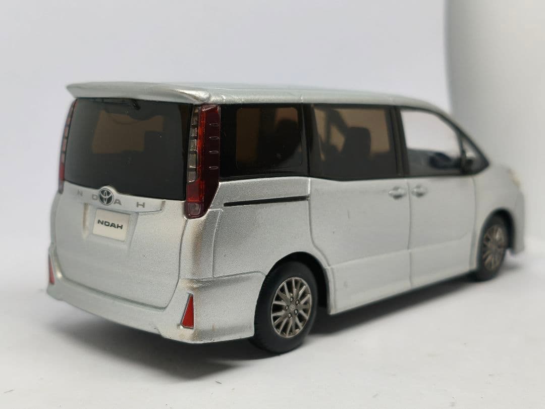 トヨタ　ノア　Si　80系前期　エアロ　1/30　カラーサンプル　ミニカー