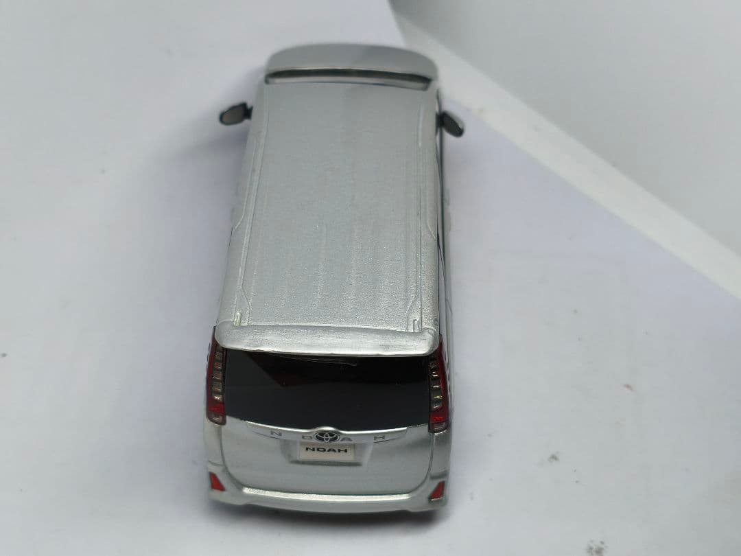 トヨタ　ノア　Si　80系前期　エアロ　1/30　カラーサンプル　ミニカー