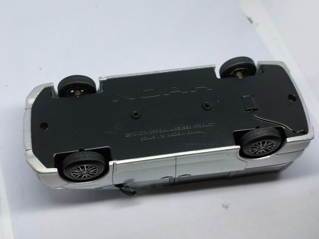 トヨタ　ノア　Si　80系前期　エアロ　1/30　カラーサンプル　ミニカー