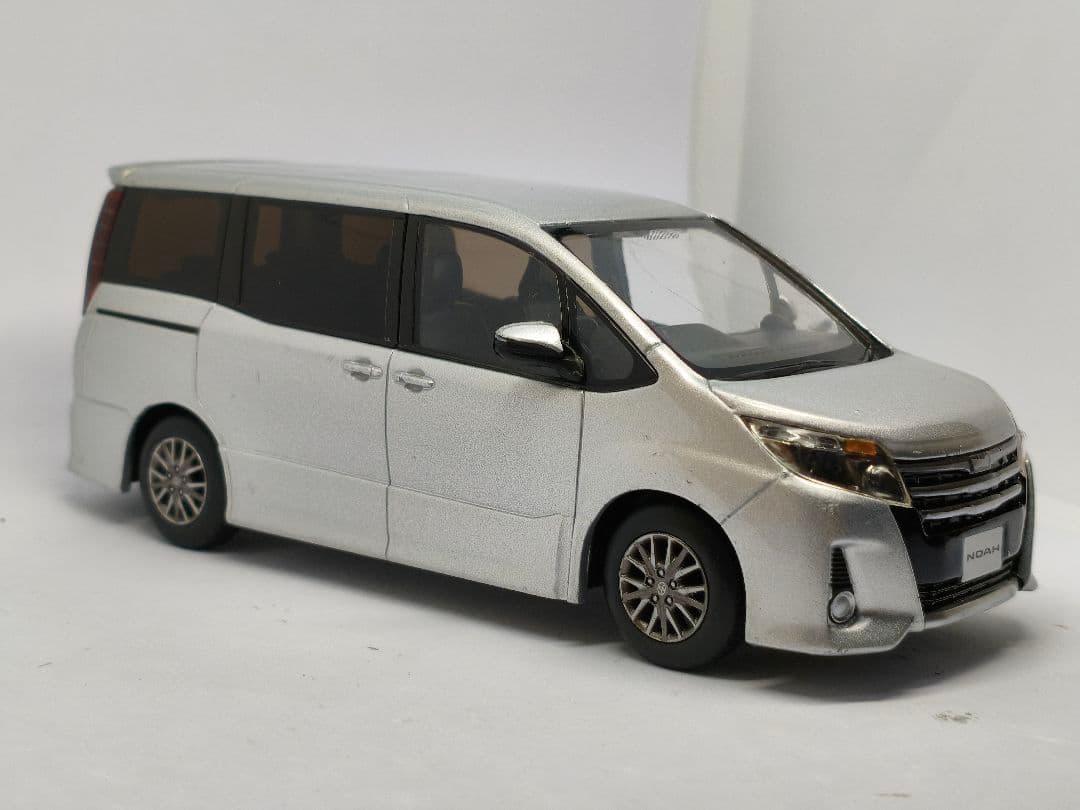 トヨタ　ノア　Si　80系前期　エアロ　1/30　カラーサンプル　ミニカー