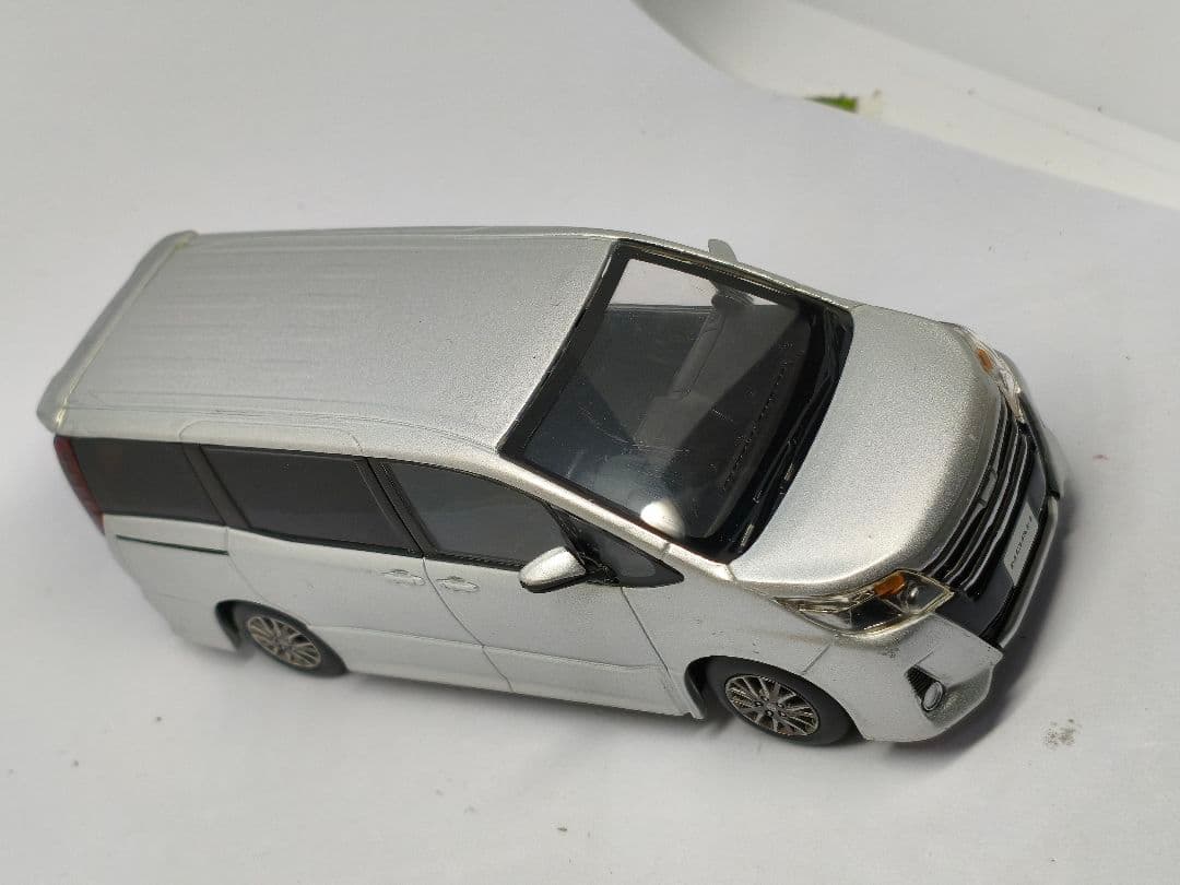 トヨタ　ノア　Si　80系前期　エアロ　1/30　カラーサンプル　ミニカー