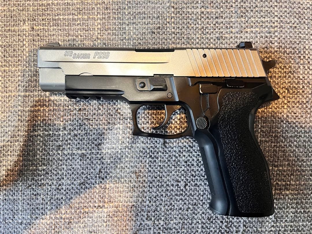 東京マルイ P226E2 ガスブローバック ほぼ美品 動作良好・確認済み