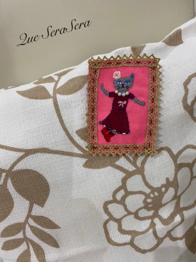刺繍　猫　ブローチ　ハンドメイド