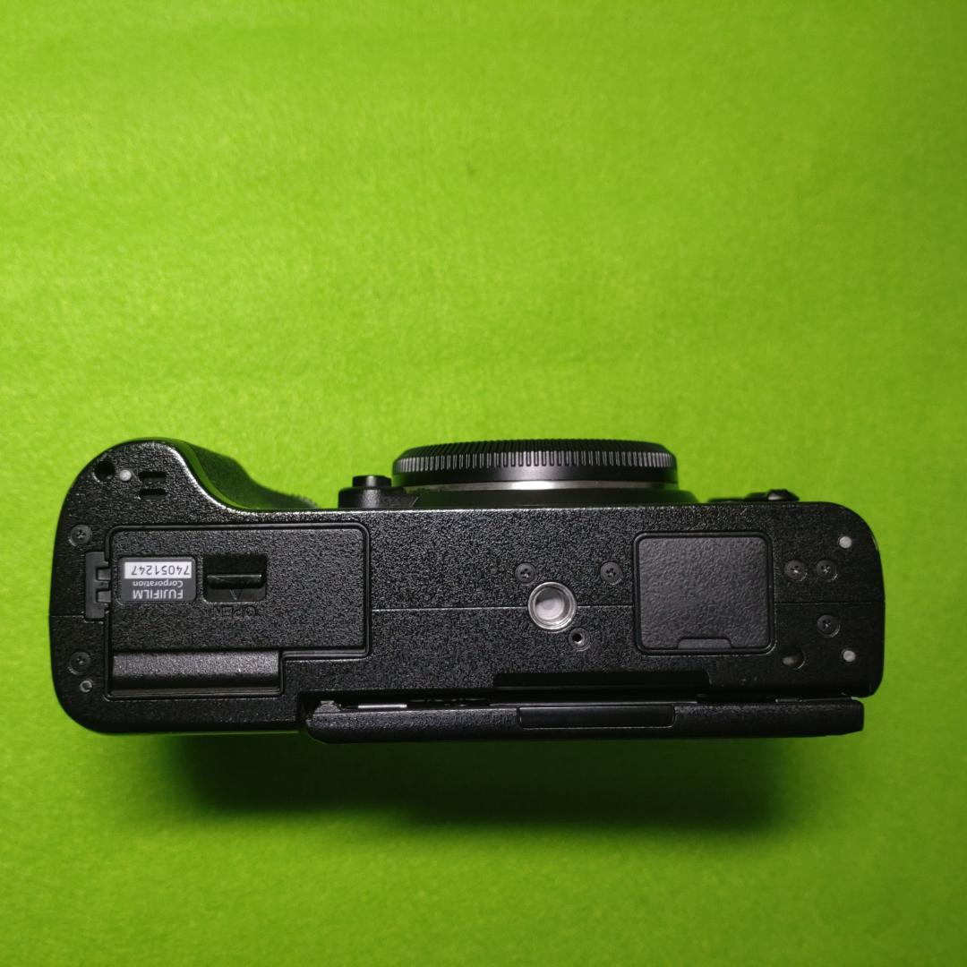 FUJI FILMミラーレスカメラ X-T2ボディ ブラック本体（美品）