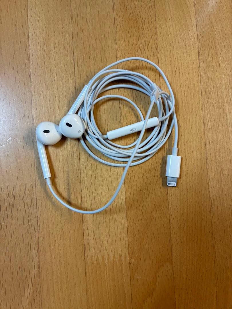 Apple iPhone7ローズゴールド　ライトニング端子イヤホン付属