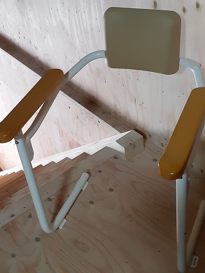 介護用品　トイレ用手摺り