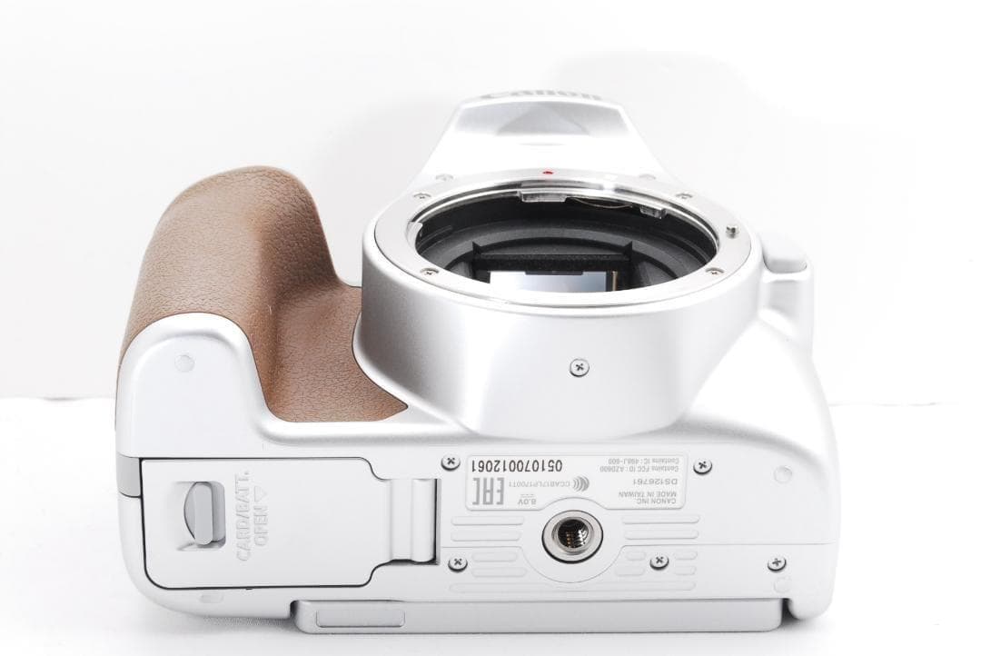 シャッター数新品級✨ Canon EOS kiss x10 一眼レフカメラ