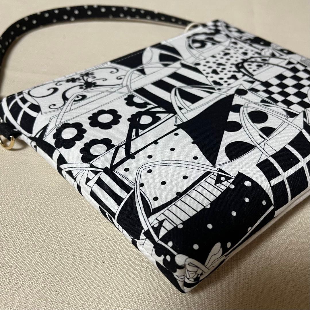 ♡Gone〜で20㎝ファスナーポーチ①♡ハンドメイド　ロラライハリス