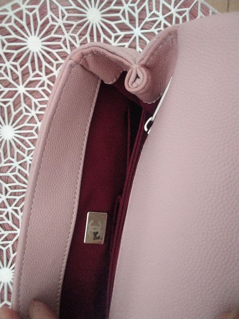 CHANEL ピンク ココハンドルキャビアスキン(本革)バッグ。チェーン付