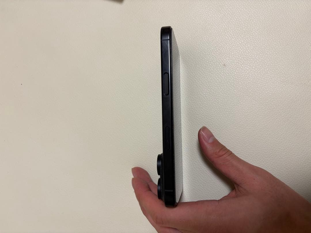 Apple iPhone 16プロ　ブラックチタニウム