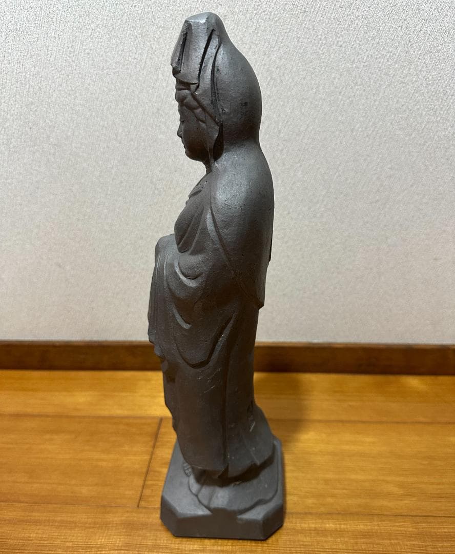 観音菩薩像 石調グレー 高さ約30cm 重量2.28kg 仏像 置物 作家印あり