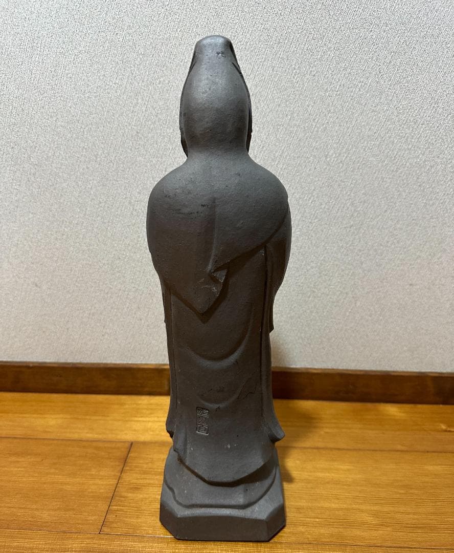 観音菩薩像 石調グレー 高さ約30cm 重量2.28kg 仏像 置物 作家印あり