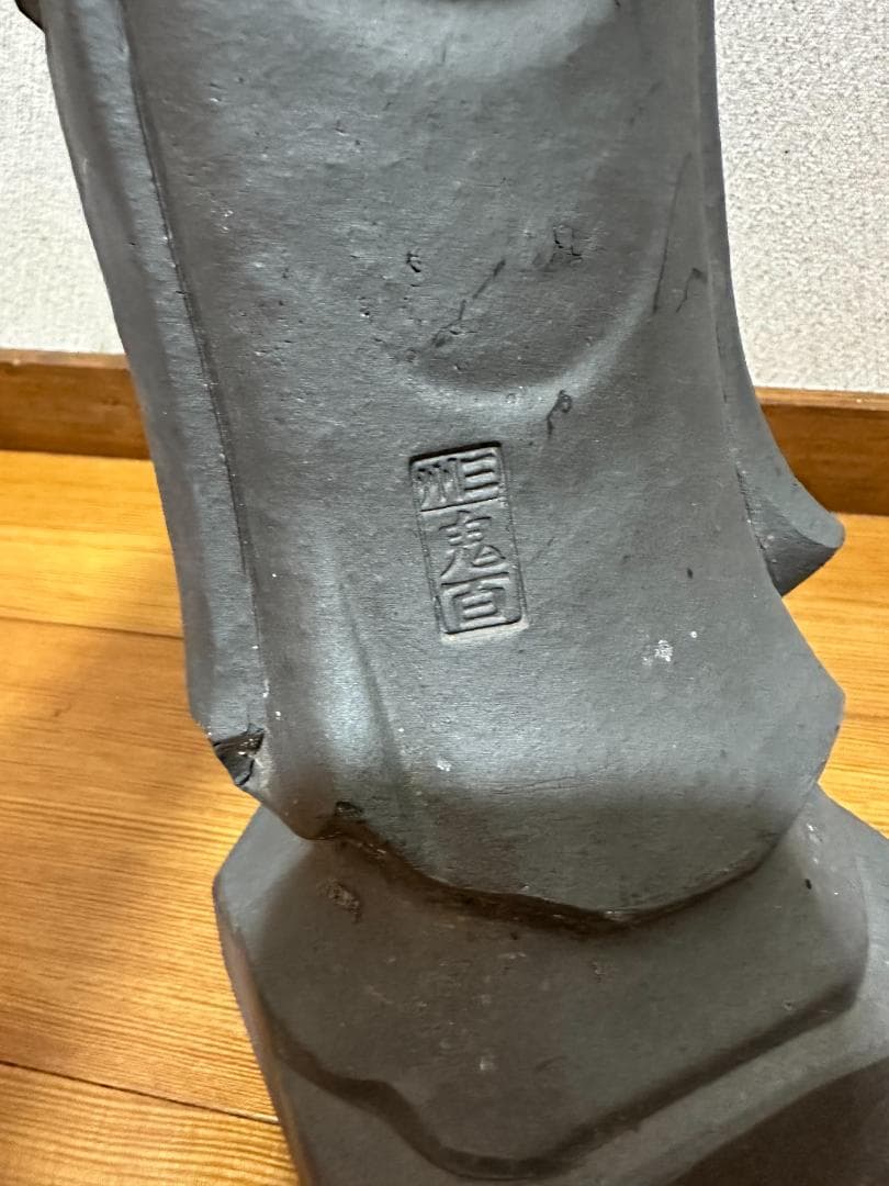 観音菩薩像 石調グレー 高さ約30cm 重量2.28kg 仏像 置物 作家印あり