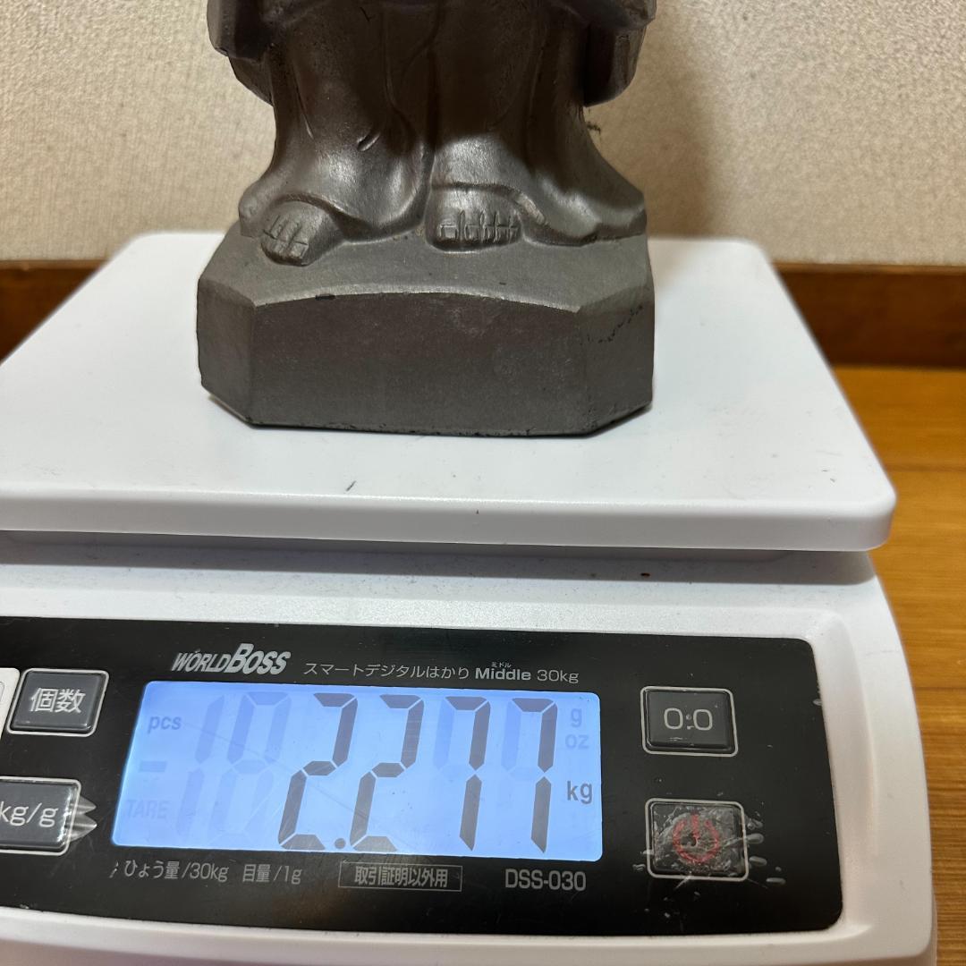 観音菩薩像 石調グレー 高さ約30cm 重量2.28kg 仏像 置物 作家印あり