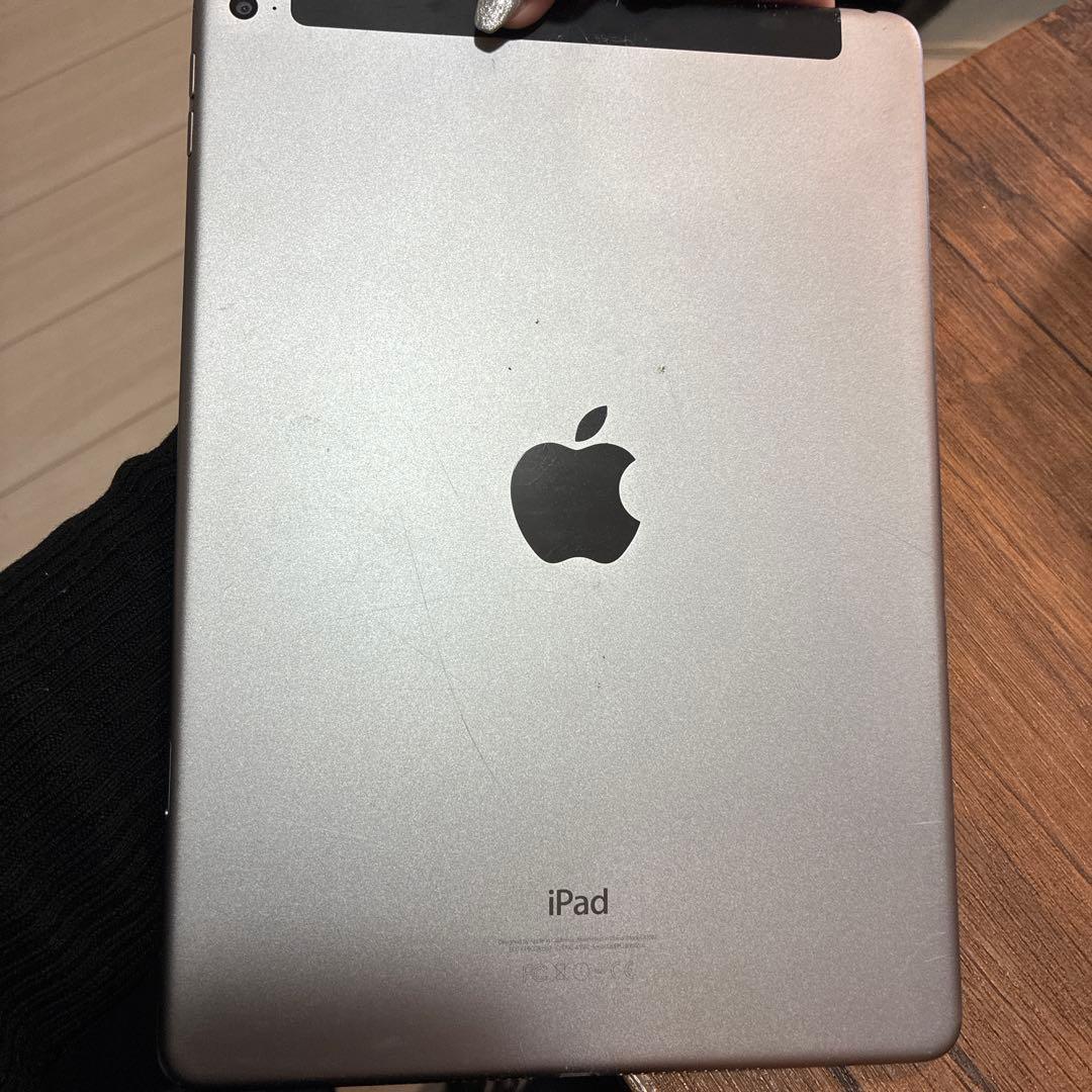 Apple iPad シルバー 本体　第二世代