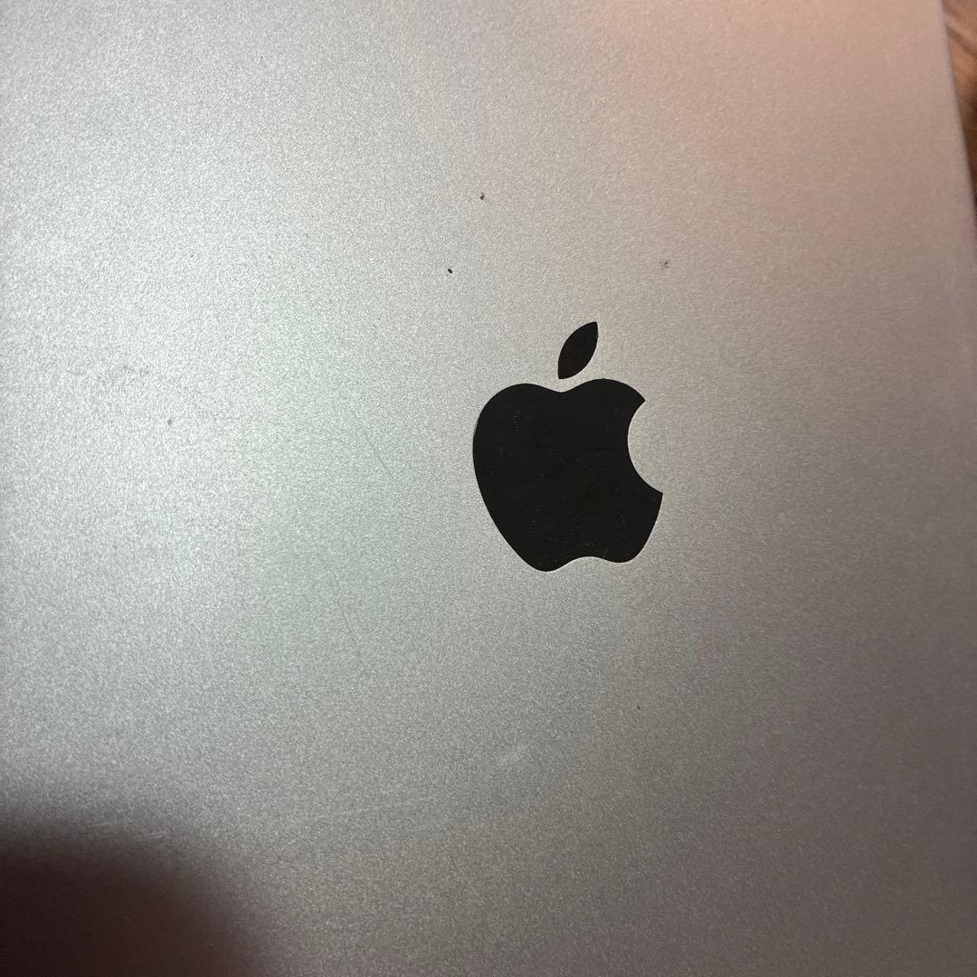 Apple iPad シルバー 本体　第二世代