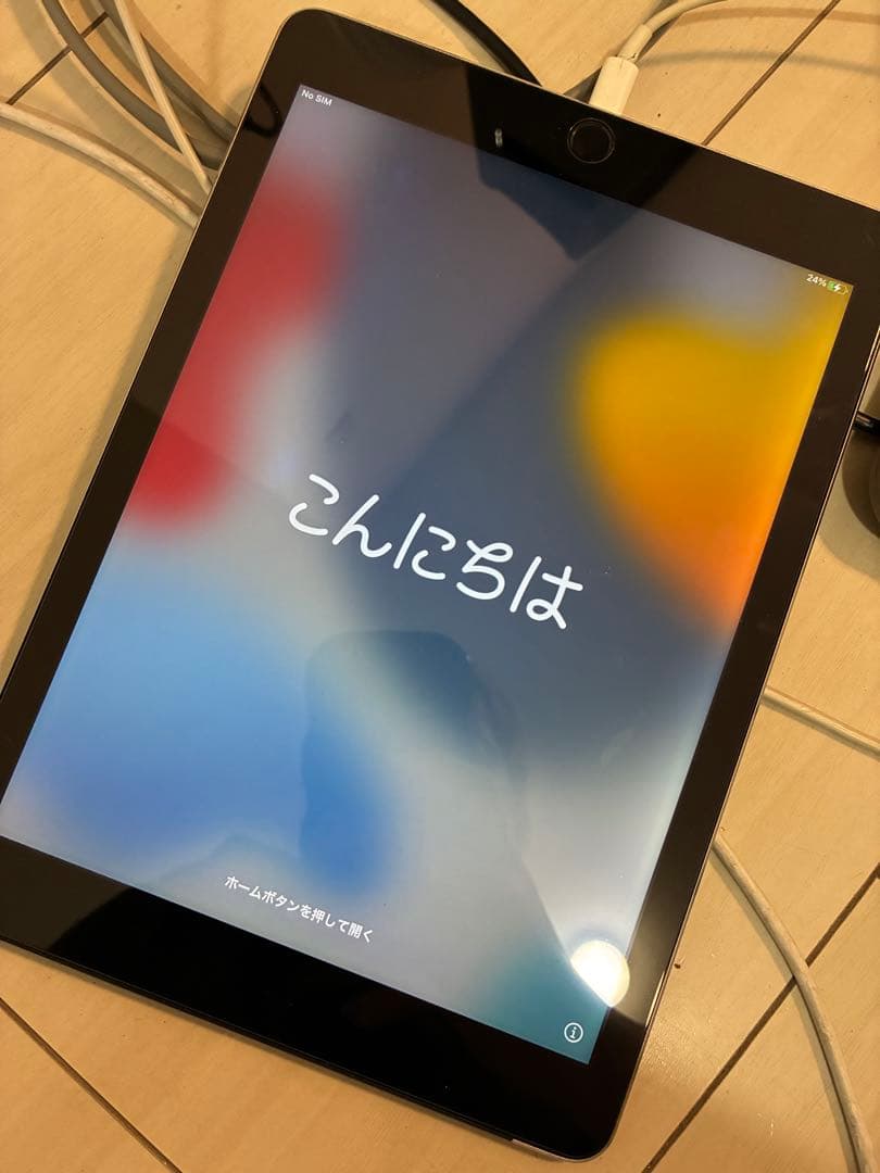 Apple iPad シルバー 本体　第二世代