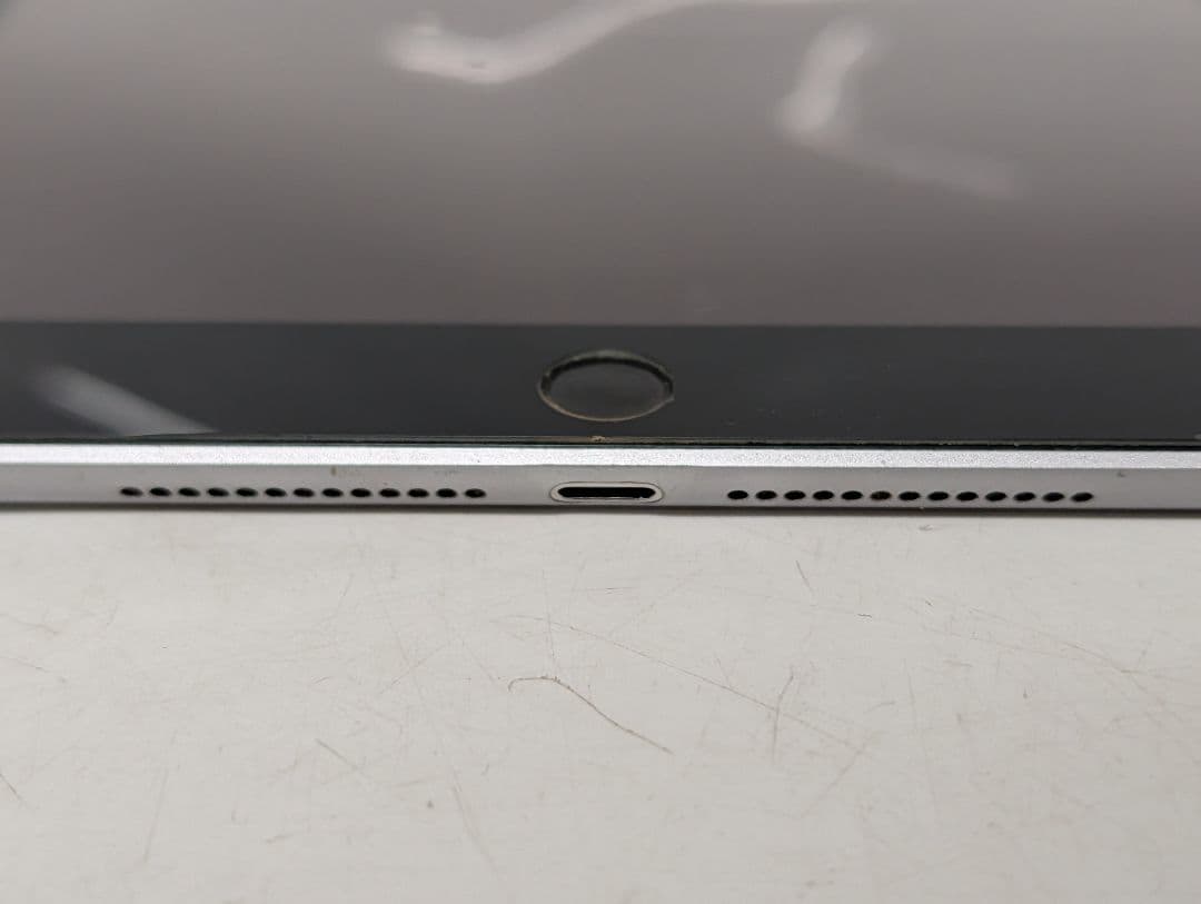 iPad　第5世代　WiFi+Cellularモデル　128g