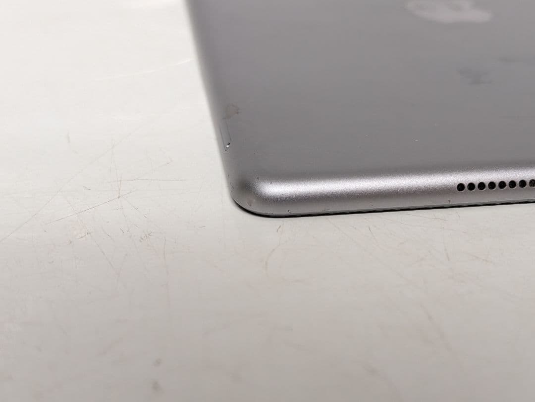 iPad　第5世代　WiFi+Cellularモデル　128g