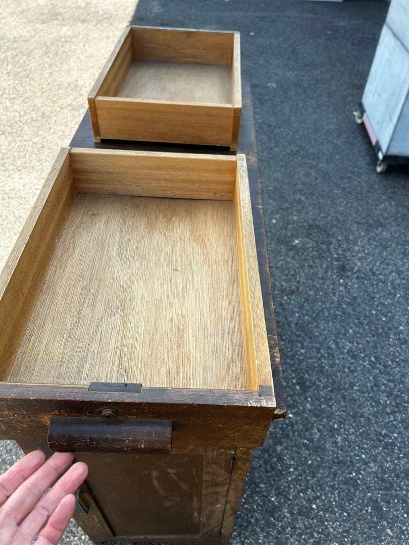 ダークブラウン木製シェルフ隙間棚