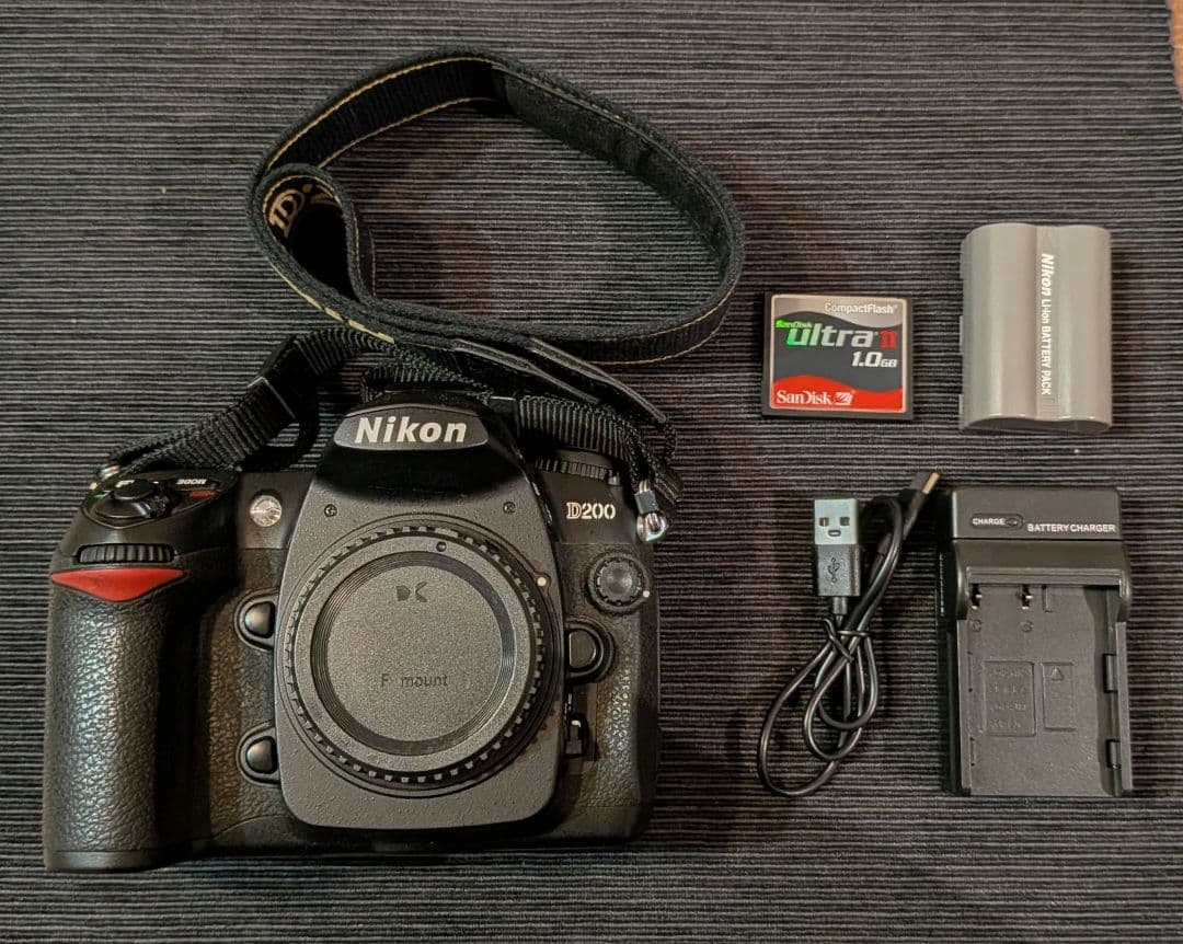 【ショット数2437枚】Nikon D200 ボディ