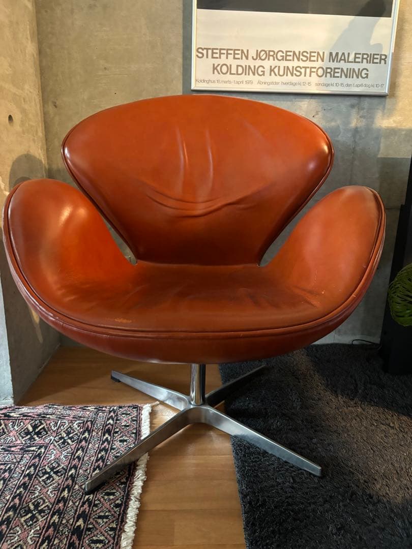 スワンチェアーリプロダクト