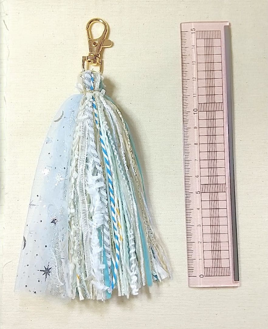SOLD◆ハンドメイド　タッセルチャーム　星月　水色系ミックス