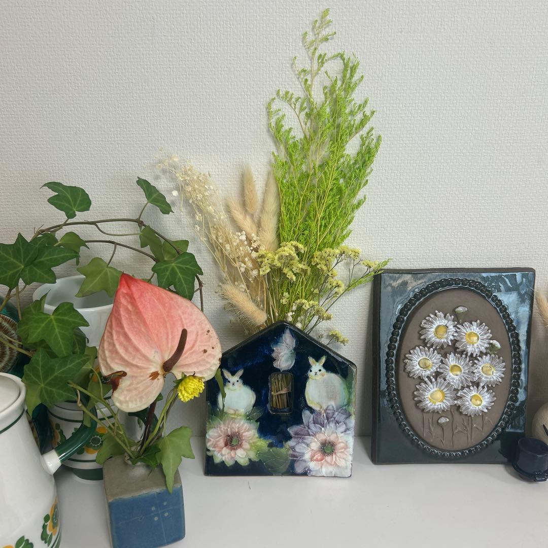 作家　陶芸作家　野村晃子　うさぎと花　飾り皿　花瓶　一輪挿し　ゆずりは工房好き