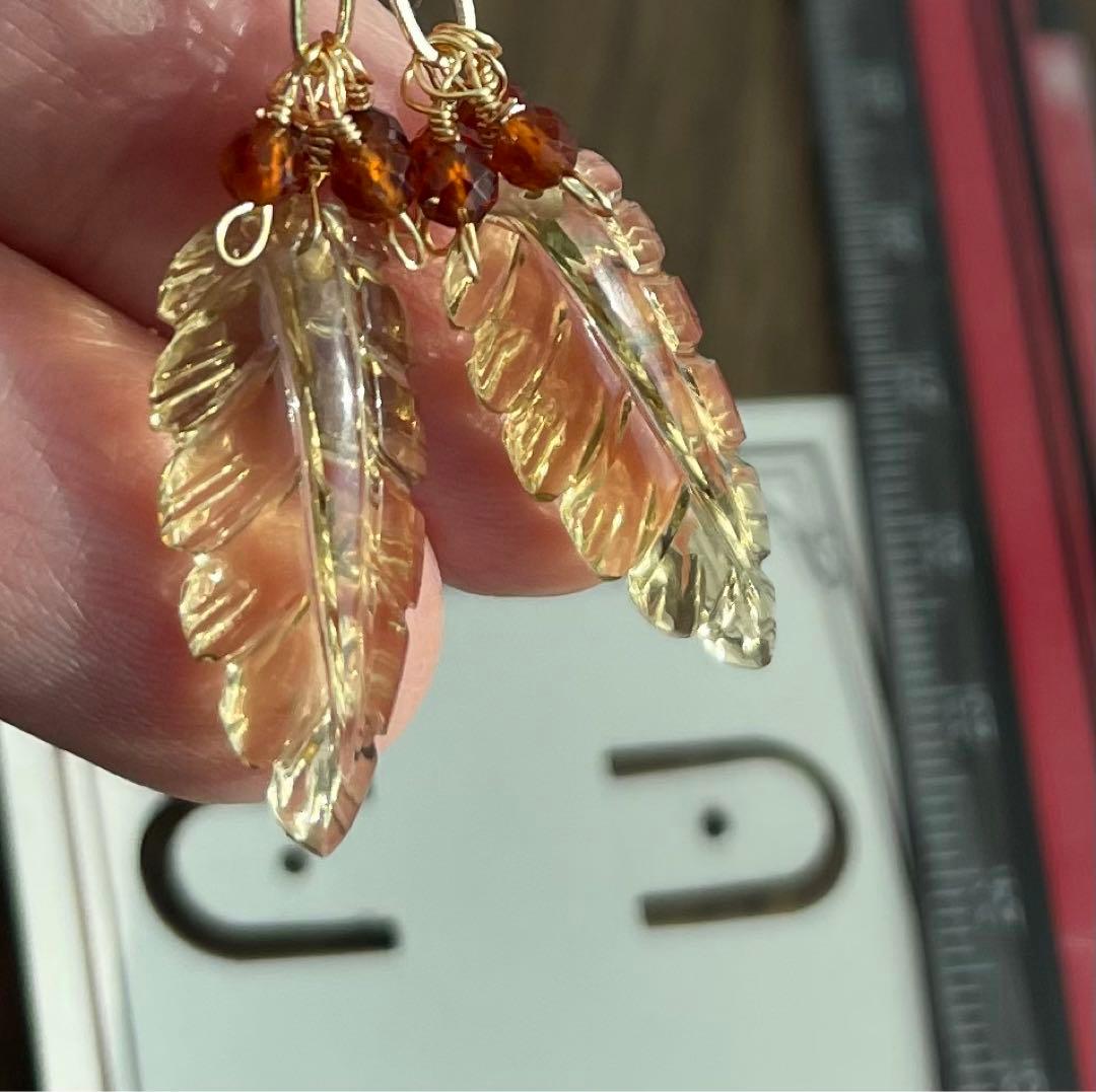 高品質ハニークォーツリーフカービングのピアスチャーム☆