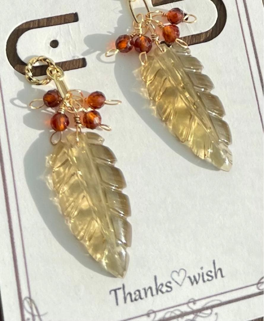 高品質ハニークォーツリーフカービングのピアスチャーム☆