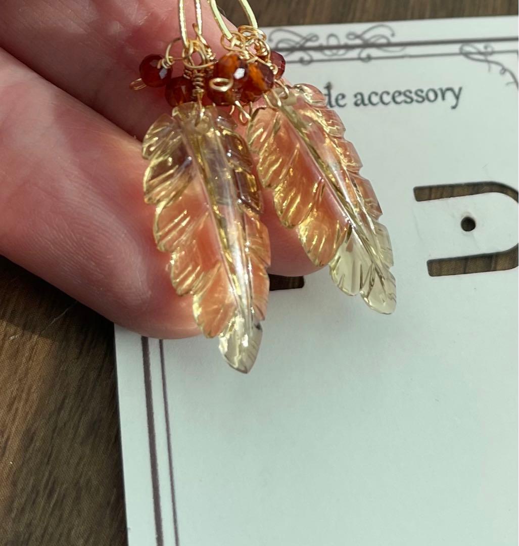 高品質ハニークォーツリーフカービングのピアスチャーム☆