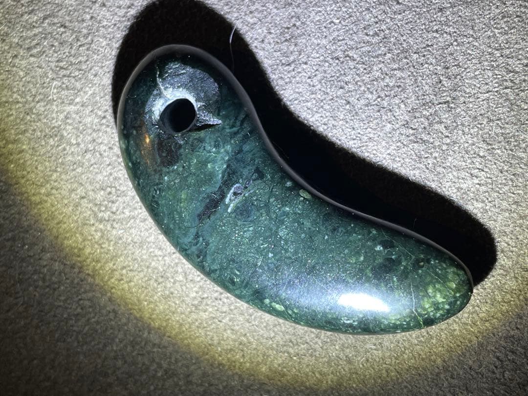 弥生時代　牙形勾玉　硬玉　碧玉　牙玉　翡翠