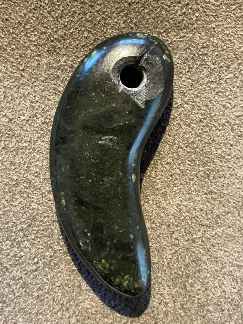 弥生時代　牙形勾玉　硬玉　碧玉　牙玉　翡翠