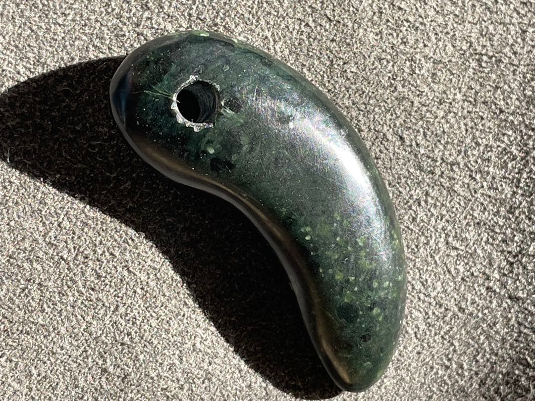 弥生時代　牙形勾玉　硬玉　碧玉　牙玉　翡翠