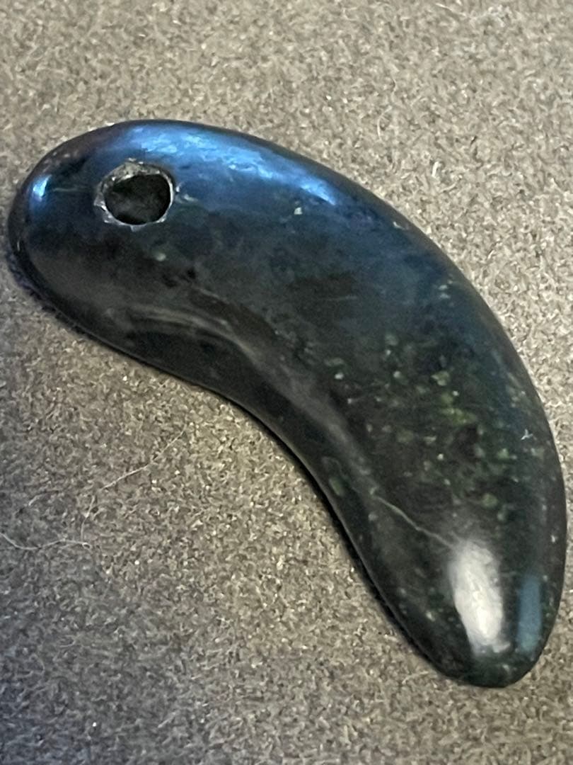 弥生時代　牙形勾玉　硬玉　碧玉　牙玉　翡翠