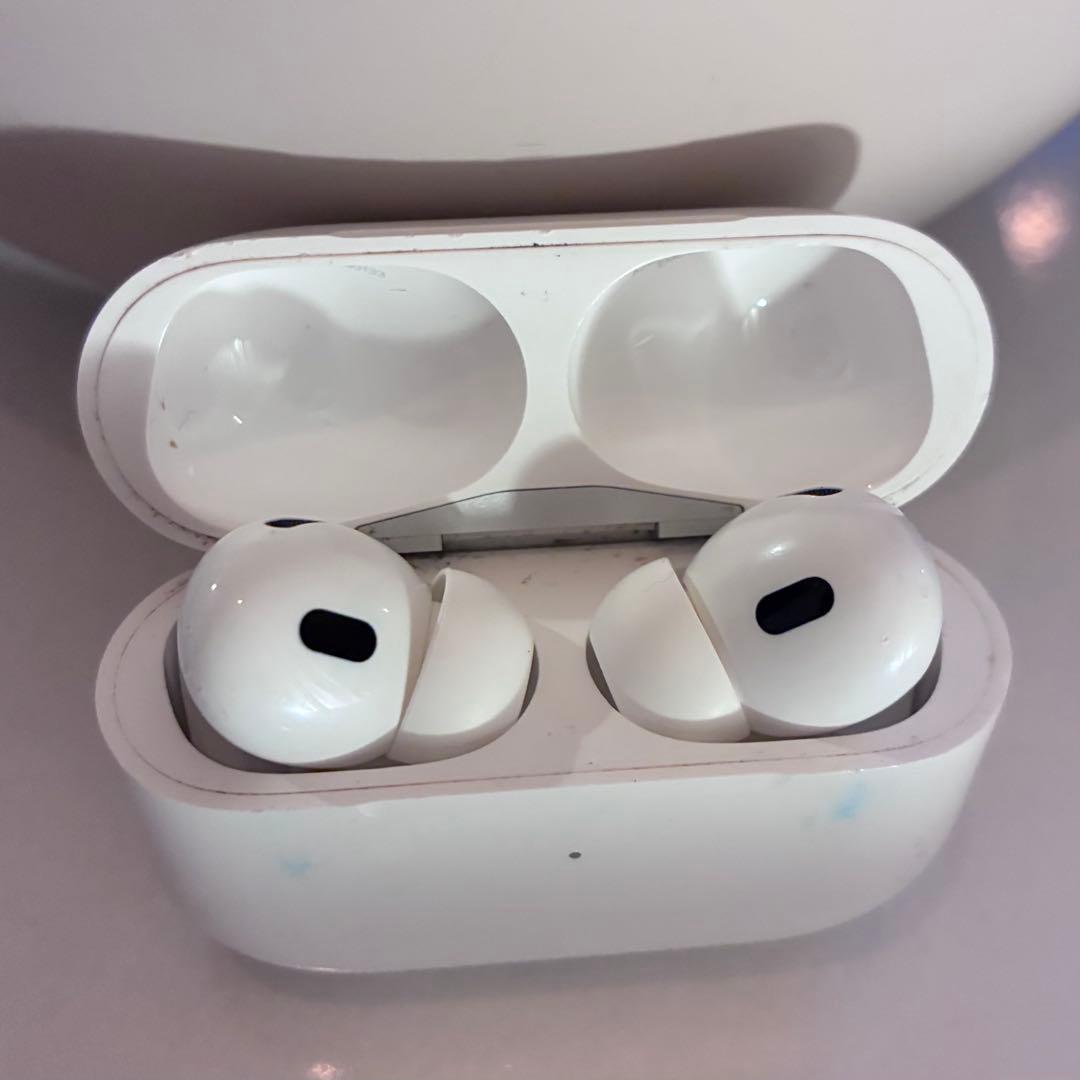 【中古】AirPods Pro本体 ホワイト 充電ケース付き　第2世代