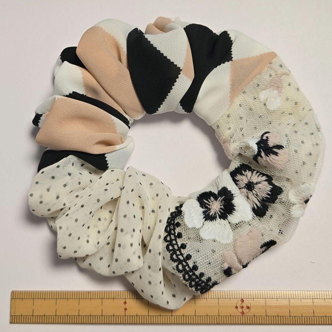 新生地☆ハンドメイドレース重ねシュシュ