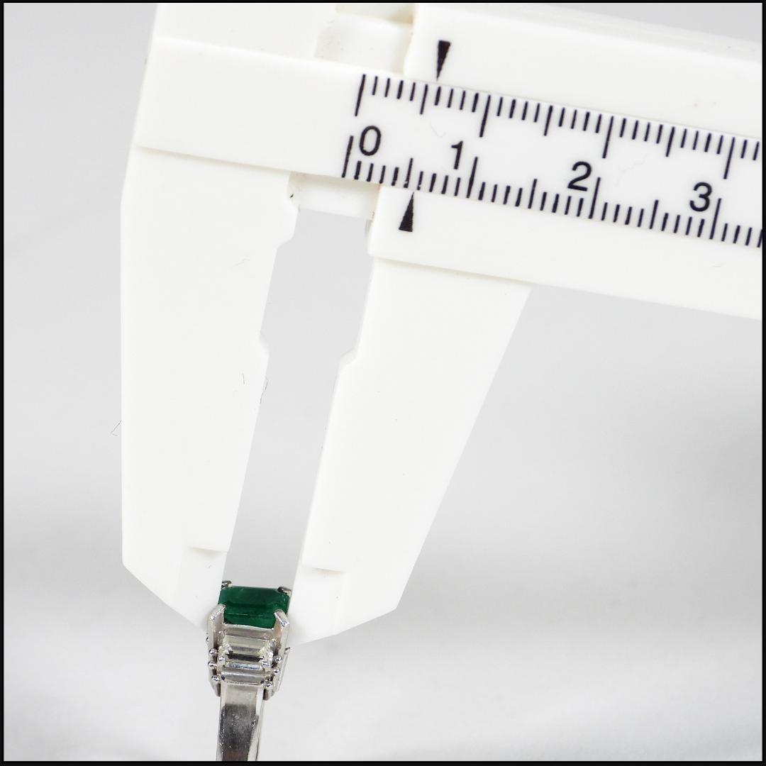 Pm900 0.73 0.43エメラルド ダイヤモンド指輪 重さ約5.6g10号