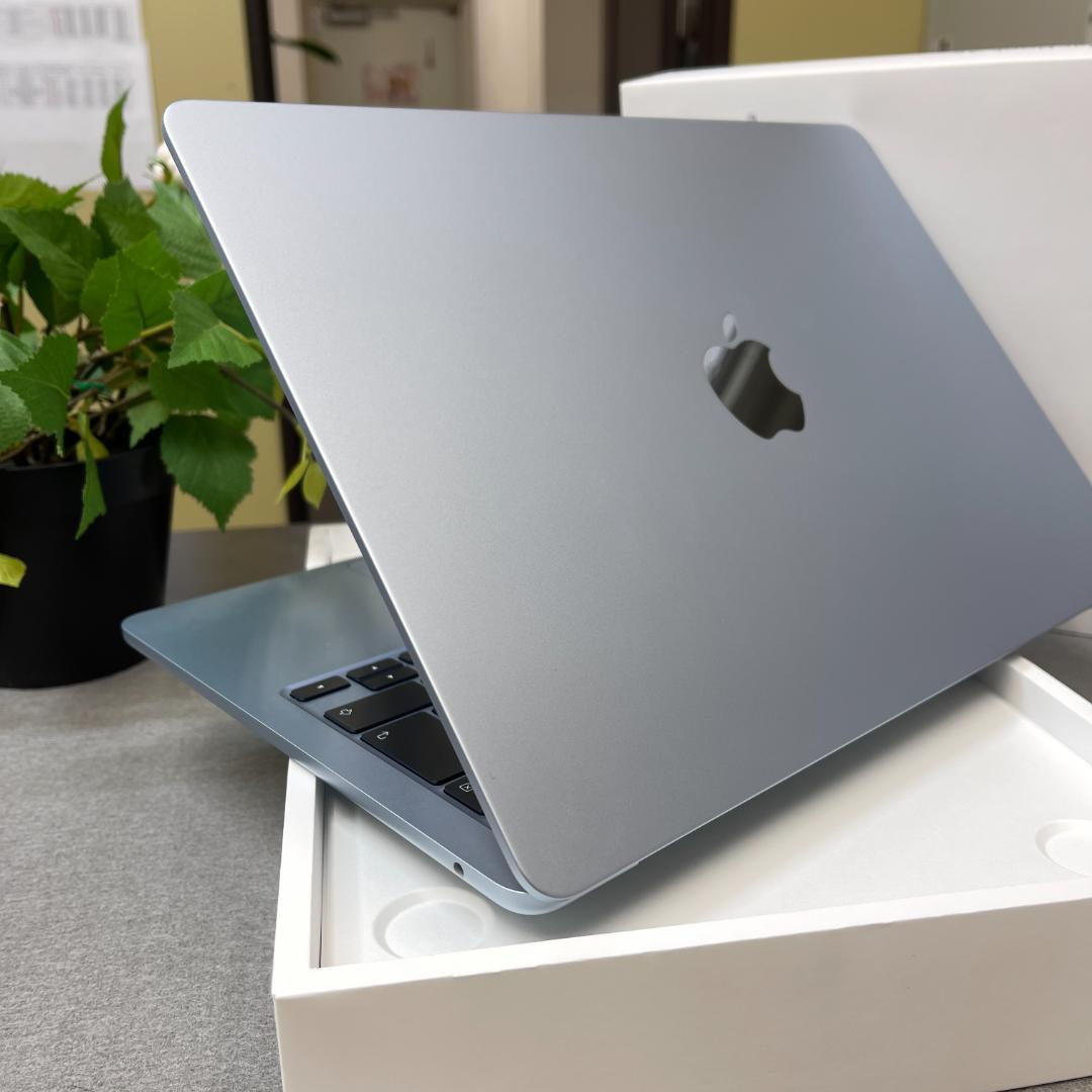 新品同様 MacBook Air 13インチ M4 スカイブルー G9975