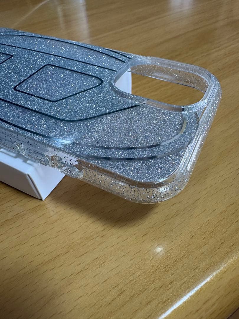 DIESEL ディーゼル　スマホケース　シルバー iPhone16