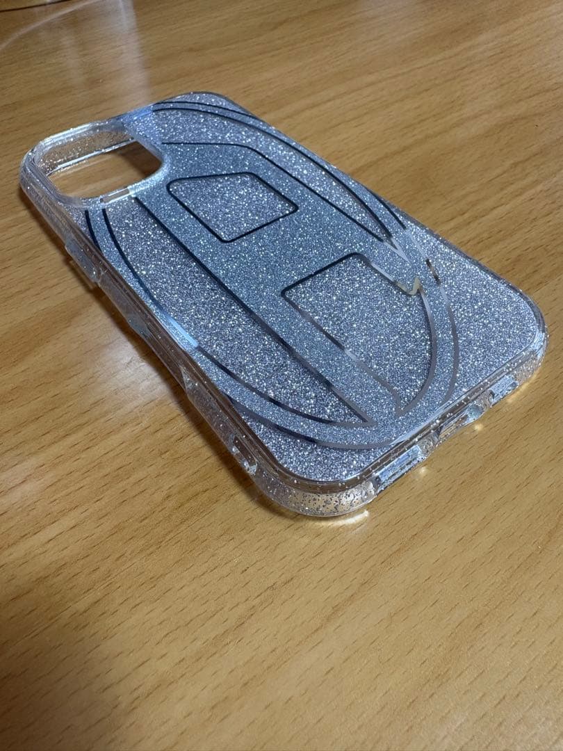 DIESEL ディーゼル　スマホケース　シルバー iPhone16