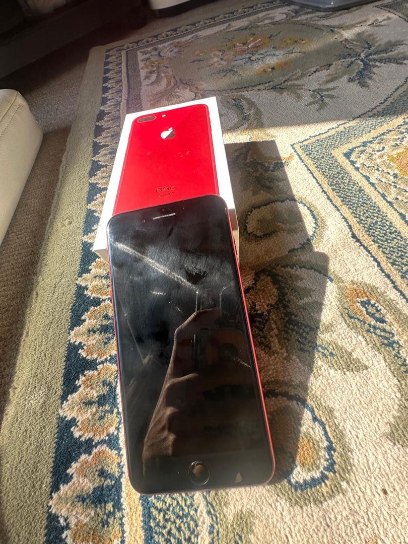 Apple iPhone 8 Plus (レッド) 本体90%