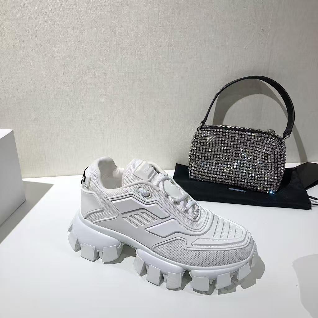 PRADA クラウドバスト サンダー ホワイト