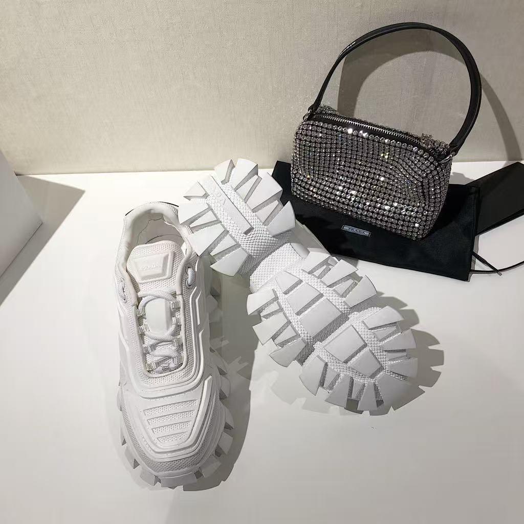 PRADA クラウドバスト サンダー ホワイト