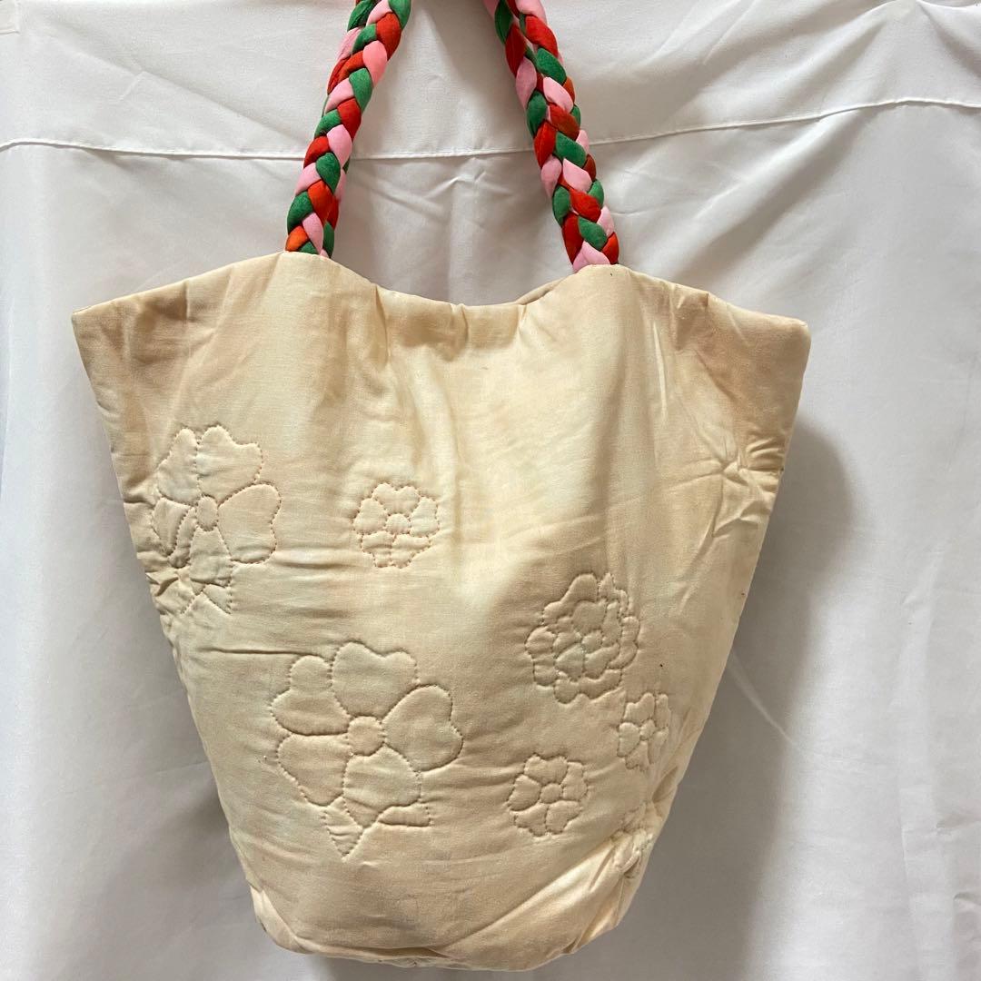 パッチワーク　花柄刺繍　トートバッグ