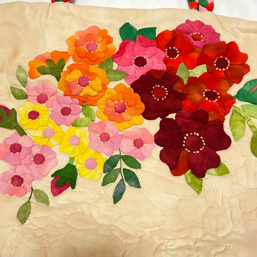 パッチワーク　花柄刺繍　トートバッグ