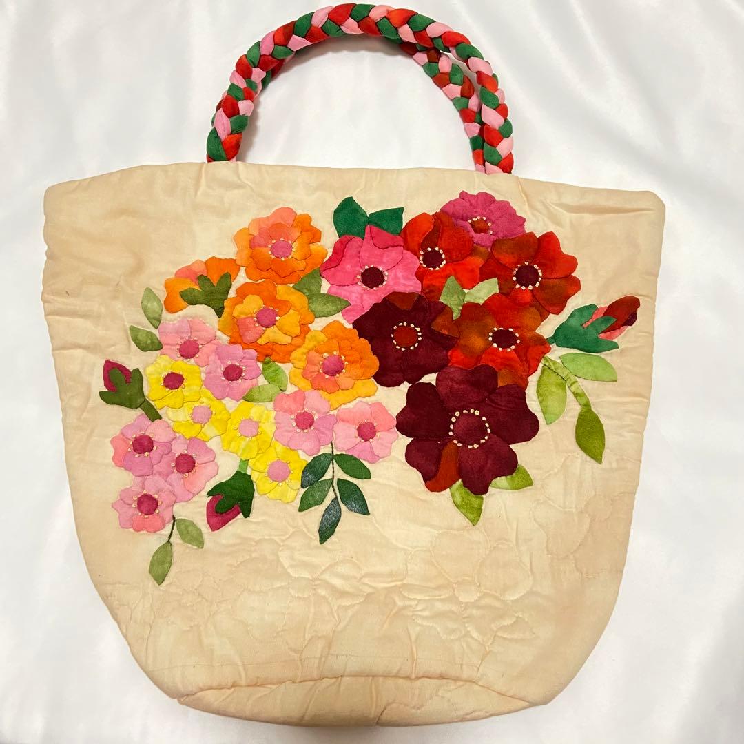 パッチワーク　花柄刺繍　トートバッグ