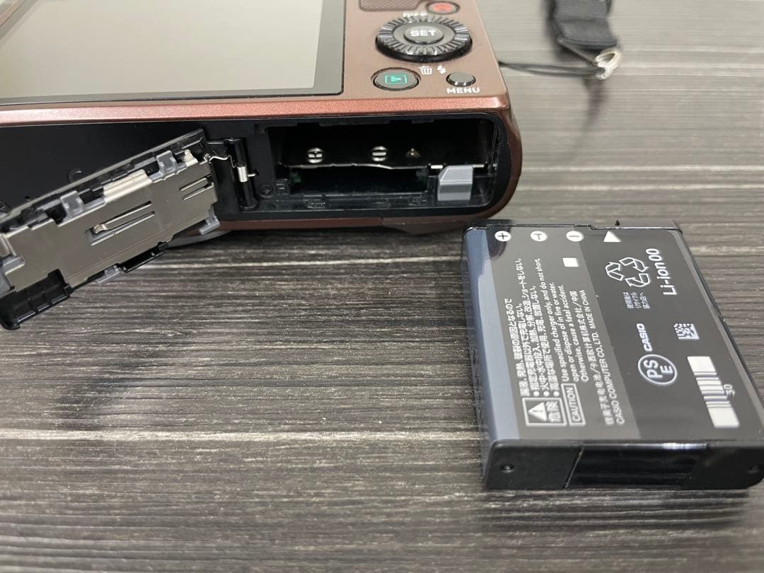 CASIO カシオ　EX-ZR700 デジタルカメラ　デジカメ　動作確認済み