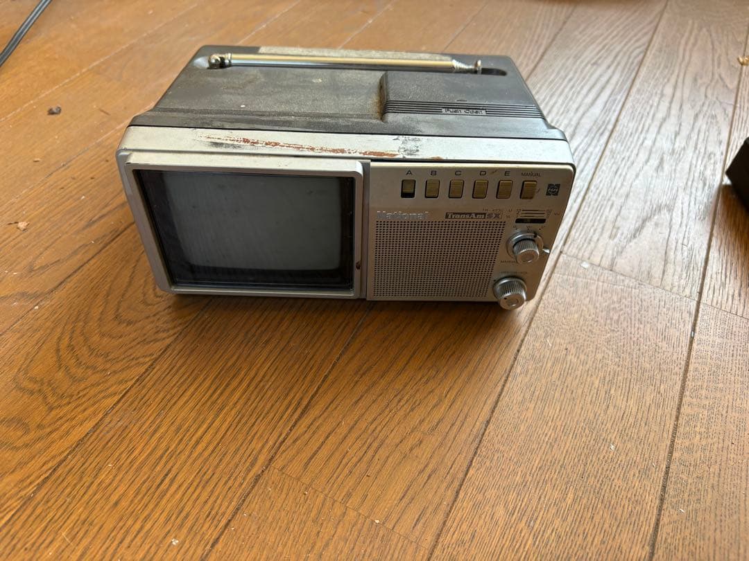 ポータブルテレビ シルバー