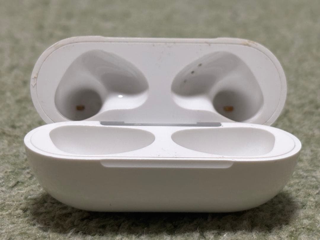 AirPods3本体 箱・付属品付き 充電ケーブルのみ未使用品